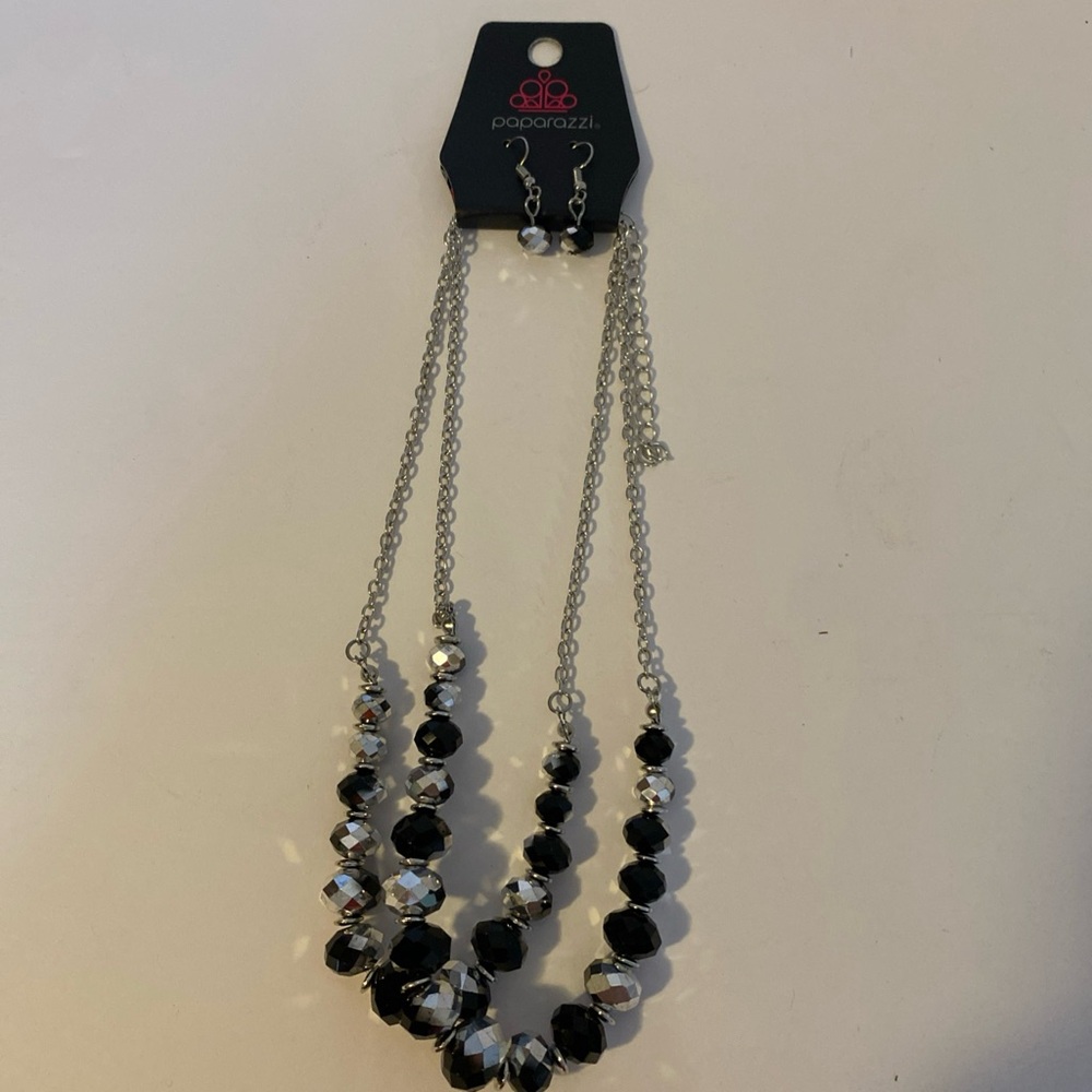 Paparazzi Strikingly Spellbinding Black Necklace & Earrings Set NEW